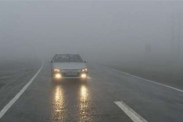 جاده های زنجان پوشیده از مه و لغزنده است