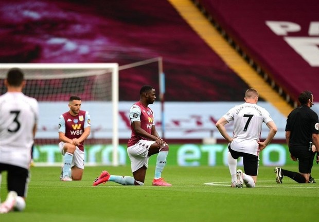 اعتراض بازیکنان در اولین دیدار لیگ برتر انگلیس به نژادپرستی در آمریکا + عکس
