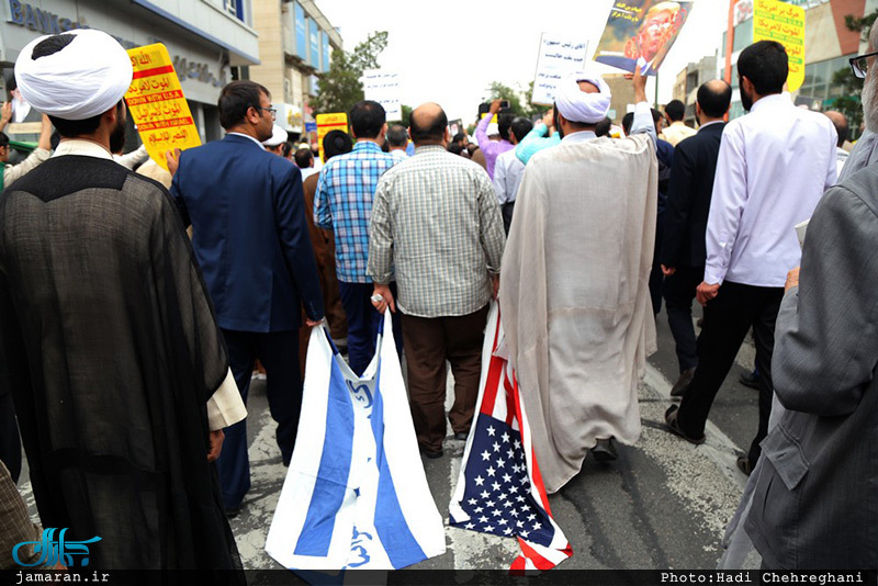 راهپیمایی نمازگزاران نماز جمعه قم در واکنش به خروج آمریکا از برجام