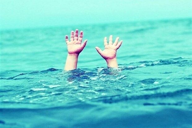 نجات یک نفر از غرق شدن در آب های ساحلی آستارا