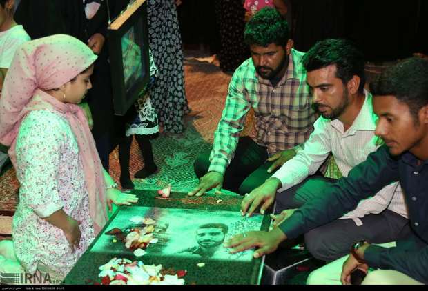 آیین چهلم دومین شهید مدافع حرم هرمزگان در تخت برگزار شد