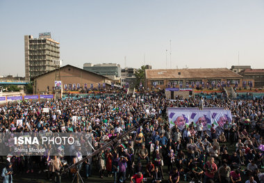 حواشی همایش بزرگ ایثارگران حامی روحانی با حضور عبدالله نوری در ورزشگاه حیدرنیا