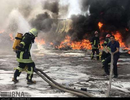 هشدار آتش نشانی شیراز درباره احتمال تکرار حادثه مشابه آتش سوزی انبار بولوار نصر