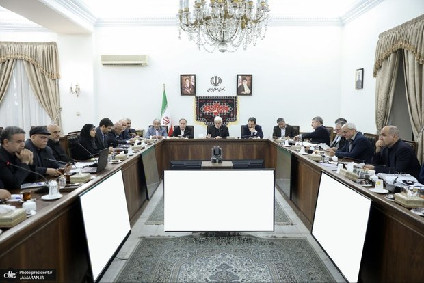 عارف: شیوه مدیریت اقتصادی کشور در جنگ ۱۲ روزه به عنوان الگو و مبنا قرار گیرد/قانون برنامه هفتم پیشرفت کشور برای شرایط عادی و نه وضعیت جنگی کشور نوشته شده است/ اجازه نمی‌دهیم دشمنان از جبهه اقتصادی به کشور آسیب برسانند