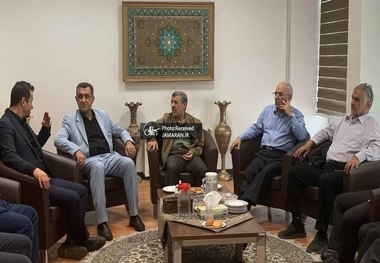 احمدی‌نژاد با دوستان و همکارانش دیدار کرد + عکس
