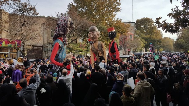 جشنواره بین المللی تئاتر کودک و نوجوان با شادپیمایی آعاز شد