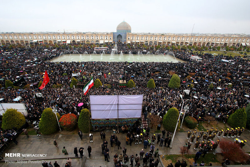 تجمع بزرگداشت شهید حاج قاسم سلیمانی در میدان امام خمینی(س) اصفهان + تصاویر