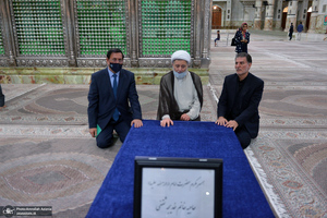 ادای احترام رئیس مجلس اعلای اسلامی عراق به مقام شامخ حضرت امام (س)