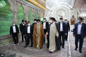 ادای احترام سید عمار حکیم نسبت به حضرت امام خمینی (س)