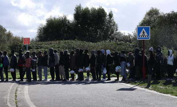 تداوم بحران انسانی در کاله فرانسه / سرگردانی ۴ هزار پناهجو و تشدید خشونت و ارعاب / سیاست‌های سخت‌گیرانه مهاجرتی فرانسه و انگلیس و بن‌بست عبور از کانال مانش