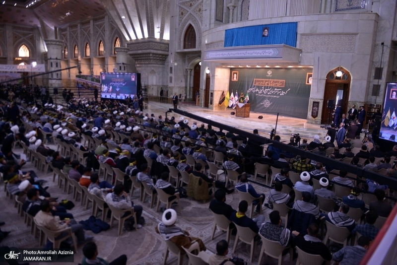 گردهمایی مسئولین بسیج دانشجویی و طلاب بسیجی در حرم امام با سخنرانی رئیس‌جمهور پزشکیان (46)