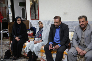 دیدار دست اندر کاران هفته فرهنگی بر استان آفتاب با خانواده شهداء