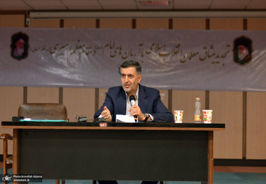 عبدالله گنجی: راه و رسم امام خمینی کور شدنی نیست/ نسلی که امام و انقلاب را ندیده‌اند فتوای ایشان در مورد رشدی را یادآور شدند