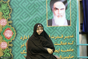 دیدار جمعی از خواهران نخبه عراقی با دکتر فاطمه طباطبایی در جماران