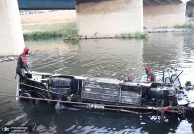 سقوط اتوبوس در الجزایر ۲۷ کشته و زخمی بر جای گذاشت + عکس ها