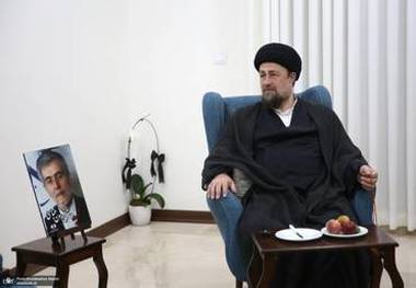 السید حسن الخمینی: الأعداء کانوا یحلمون بأحلام مضطربة لهذا البلد / لولا التماسک والتلاحم والقوة الوطنیة، لربما أُهدرت دماء الشهداء