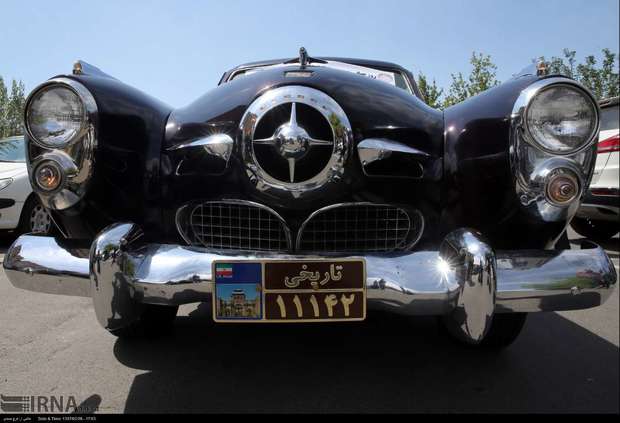 برپایی گردهمای خودروهای کلاسیک و امدادی در همدان