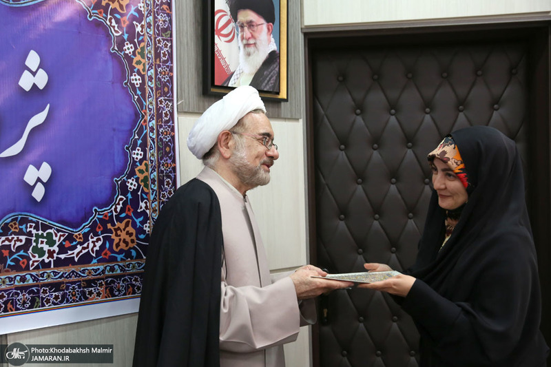 نشست صمیمانه اعضا هیات علمی پژوهشکده امام خمینی و انقلاب اسلامی با تولیت  معزز به مناسبت روز معلم