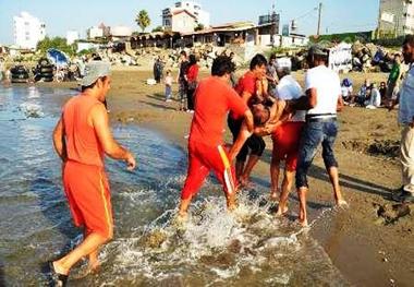 فرماندار نوشهراز بکارنگرفتن نیرو در مناطق ممنوعه شنا انتقادکرد