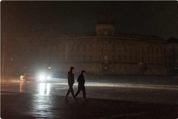 شمال اوکراین در پی حمله روسیه در تاریکی فرو رفت/پوتین در راه بوداپست