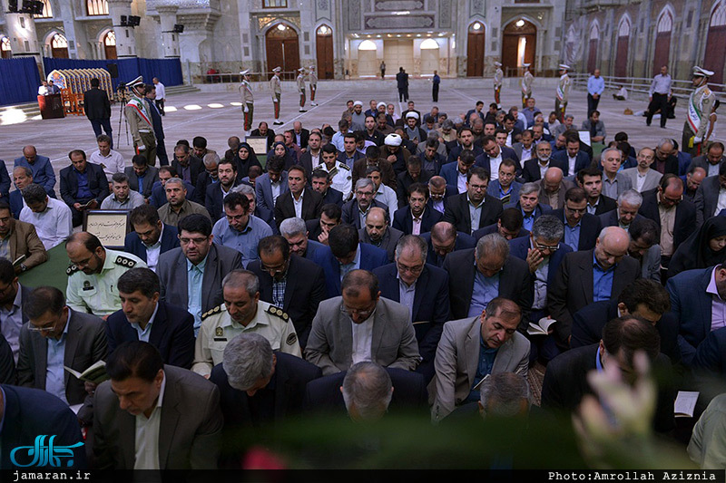 تجدید میثاق استاندار و جمعی از استانداری استان البرز با آرمان های حضرت امام خمینی(س)