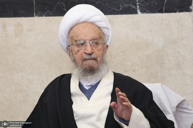 آیت‌الله العظمی مکارم شیرازی: در دنیای امروز، تأثیر تبلیغات از سلاح‌ها بیشتر است/ گاهی سلاح‌ها به میدان می‌آیند، اما تبلیغات مردمی می‌توانند آن‌ها را خنثی کنند/ ما سرمایه‌های اجتماعی ارزشمندی مانند مشارکت مردم در فعالیت‌های مختلف انقلاب داریم