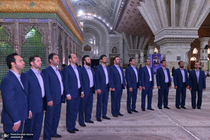 اجرای گروه همخوانی سیمرغ وزات دفاع در حرم مطهر امام خمینی (س)