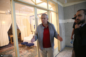 بازدید رئیس انجمن نمایندگان بازنشسته مجلس ترکیه  از بیت امام خمینی (س) در جماران