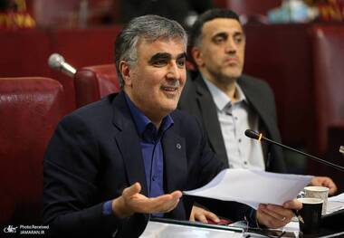 رئیس کل بانک مرکزی: فعلا امکان تک نرخی کردن ارز وجود ندارد/ فاصله بین نرخ های ارز باید به حداقل برسد