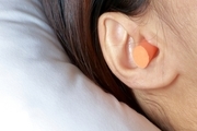 استفاده از پلاگین گوش هنگام خواب چه خطراتی دارد؟