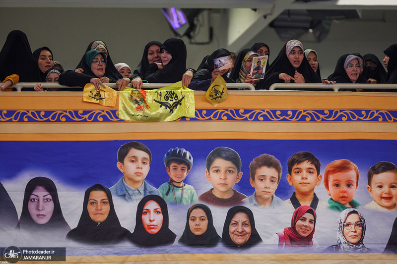 دیدار خانواده شهدای اقتدار با رهبر انقلاب در روز میلاد امیرالمومنین (ع)