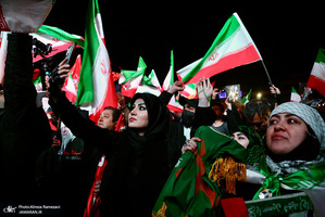 تجمع مردمی در میدان انقلاب اسلامی تهران