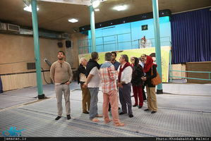 بازدید گردشگران خارجی از کشور پرتغال از بیت امام خمینی (س) از جماران