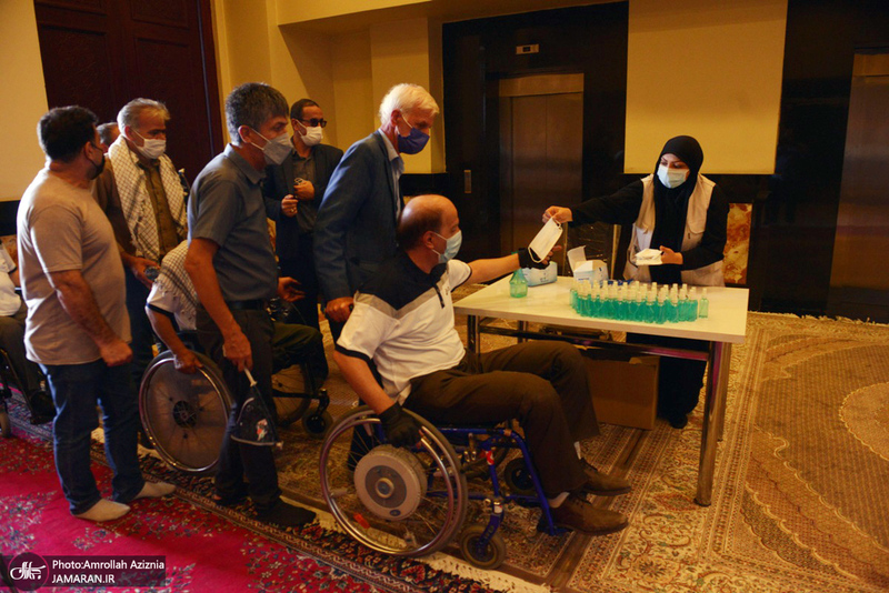 تجدید میثاق جمعی از خانواده های معظم شهدا، جانبازان، ایثار گران و رئیس و کارکنان بنیاد شهید با آرمان های حضرت امام(س)