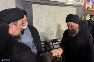 حضور آیت الله سید حسن خمینی در مراسم بزرگداشت رهبر شهید انقلاب در حرم مطهر رضوی