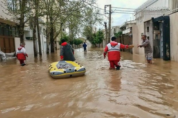 خبرنگاران خارجی از مناطق سیل زده گلستان بازدید می کنند