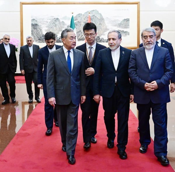 دیدار عراقچی و وانگ‌یی در پکن؛ تأکید تهران و پکن بر تعمیق شراکت راهبردی و حل‌وفصل تنش‌های منطقه از مسیر دیپلماسی