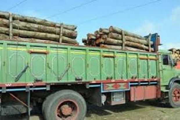 2 کامیون حامل چوب قاچاق در گچساران توقیف شد