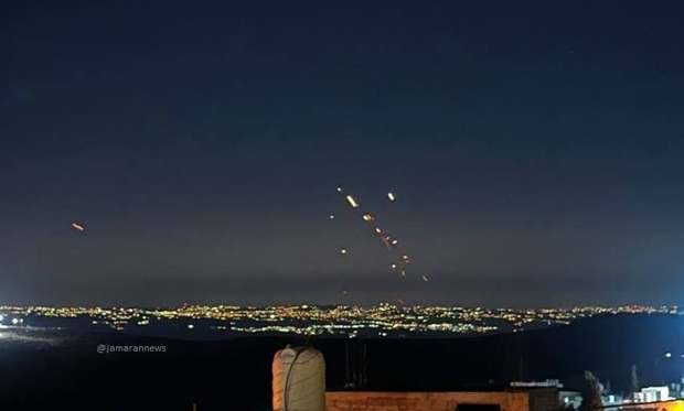 پاسخ موشکی گسترده ایران به دشمن آمریکایی/ انفجارهای متعدد در پایگاه‌های موفق‌السلطی و پرنس حسن + عکس و فیلم