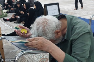 مراسم دعای کمیل در حرم امام خمینی