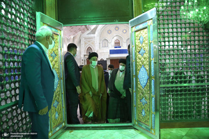 ادای احترام سید عمار حکیم نسبت به حضرت امام خمینی (س)