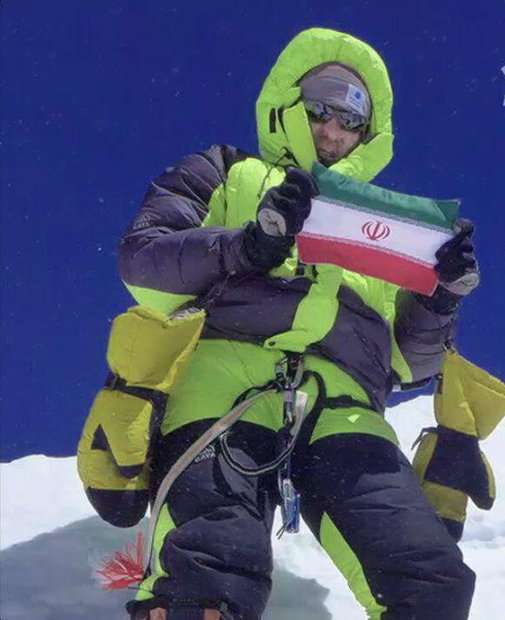 تصویری از "عظیم قیچی‌ساز" بر فراز لوتسه 
