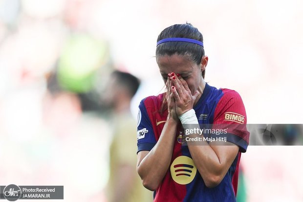 عکس و ویدیو| گریه بهترین بازیکن زن جهان بعد از شکست در فینال لیگ قهرمانان اروپا 