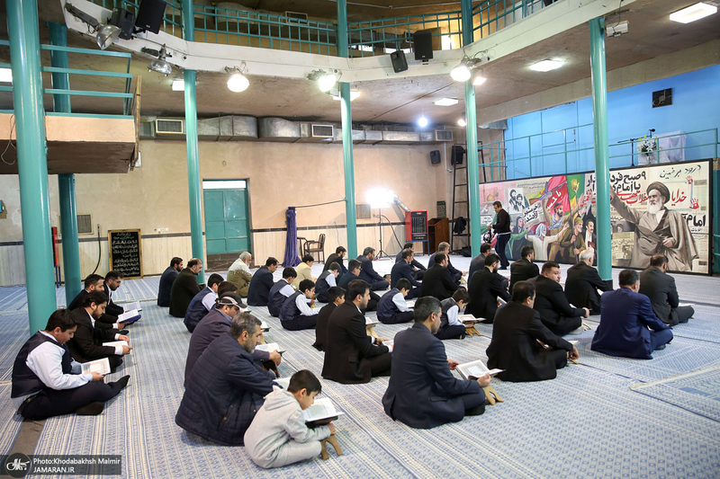 محفل انس با قرآن و همخوانی قاریان در حسینیه جماران‎