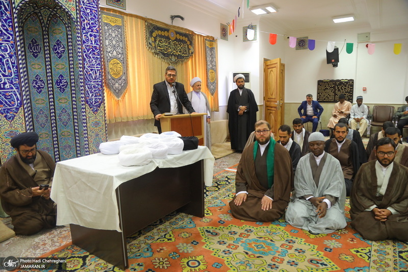 مراسم عمامه گذاری طلاب روز ولادت پیامبر اکرم (ص) و امام جعفر صادق (ع) در بیوت مراجع