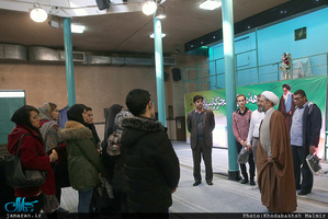 بازدید جمعی از دانشجویان زبان فارسی کشورهای خارجی از بیت امام در جماران 