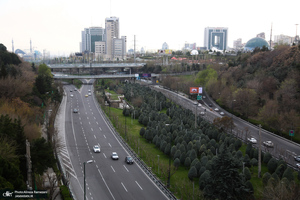 حال و هوای بهاری پل طبیعت تهران