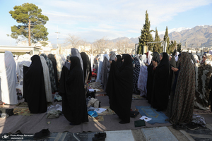 مراسم اقامه تماز عید سعید فطر دز امام زاده پنج تن