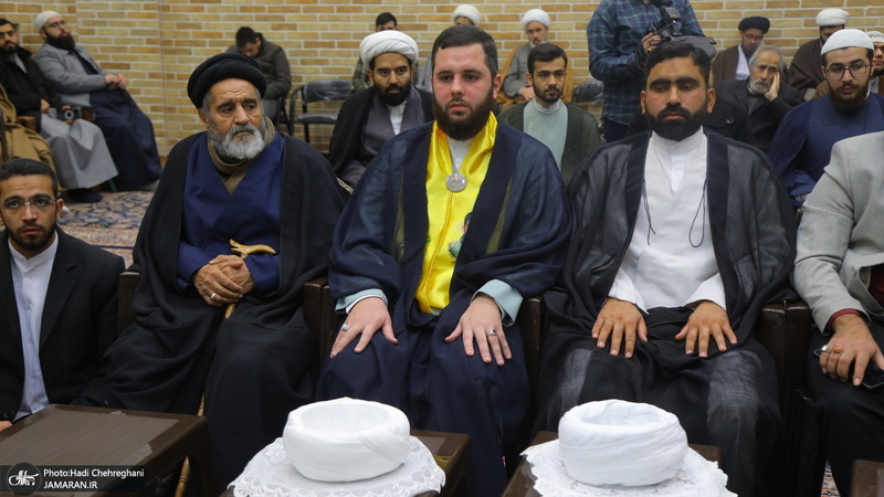 عمامه گذاری طلاب توسط مراجع عظام تقلید در روز میلاد امام علی (ع)‎