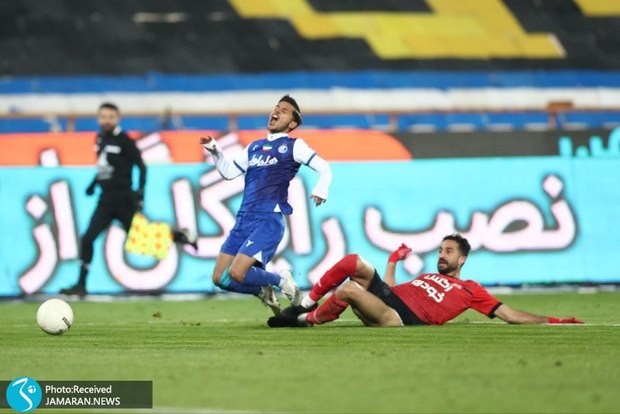 کمک داور جنجالی بازی استقلال - تراکتور: سرهنگم ولی کسی را تهدید نکردم!